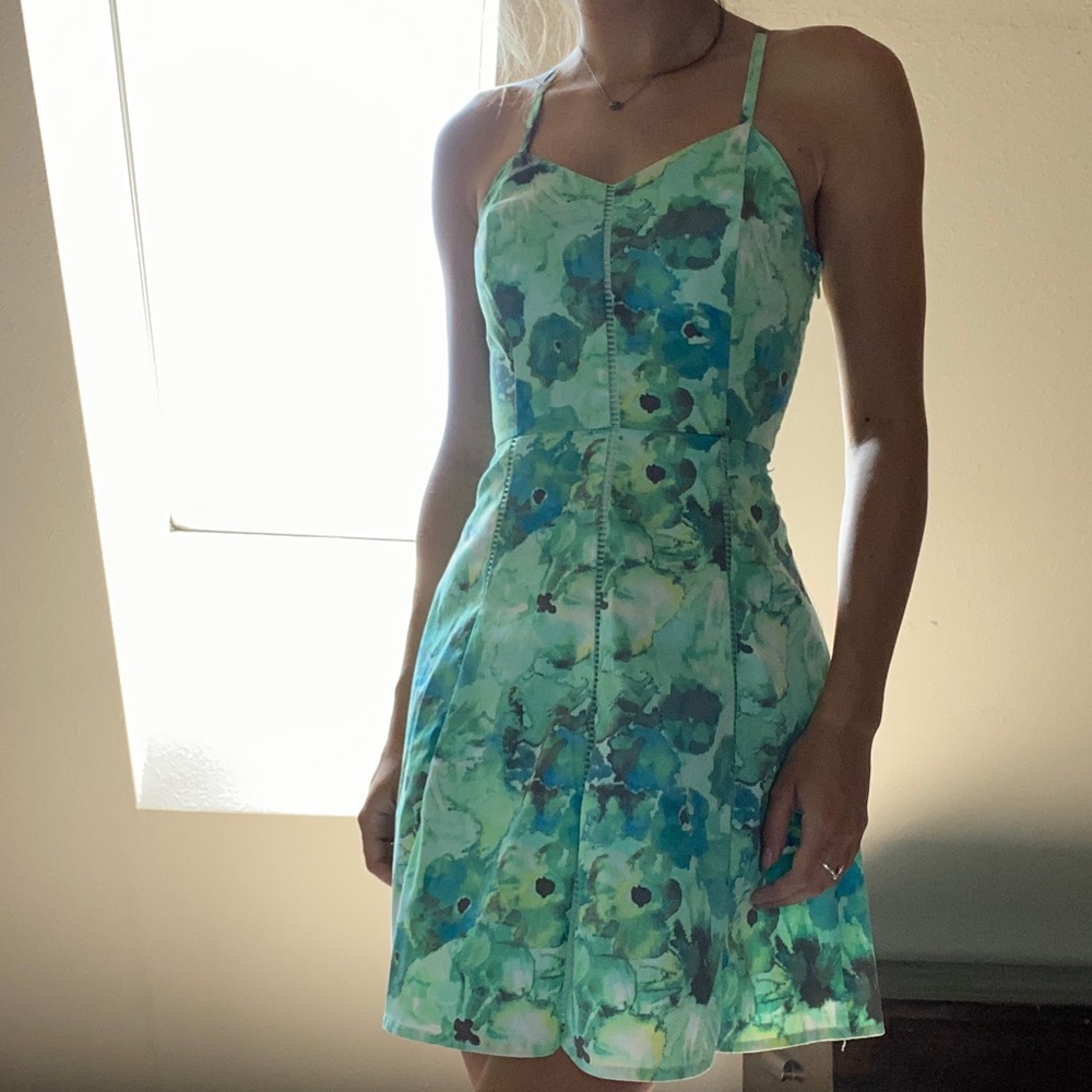Patterned Dress - Picture 3 of 4